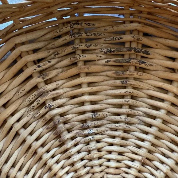 Vintage Round Wicker Fruit / Storage Woven Basket 11.5” Good Used Condition - Picture 16 of 17